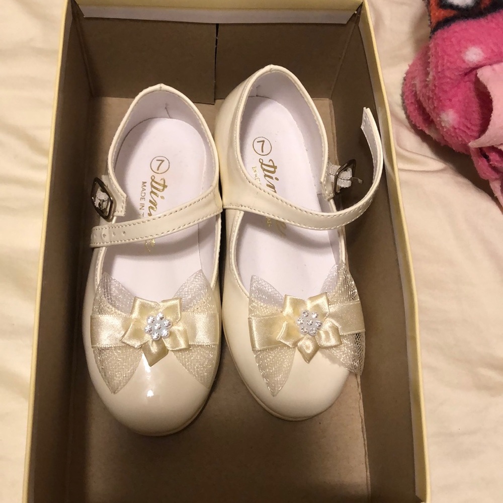 Dinkie toddler girl ivory dress shoes